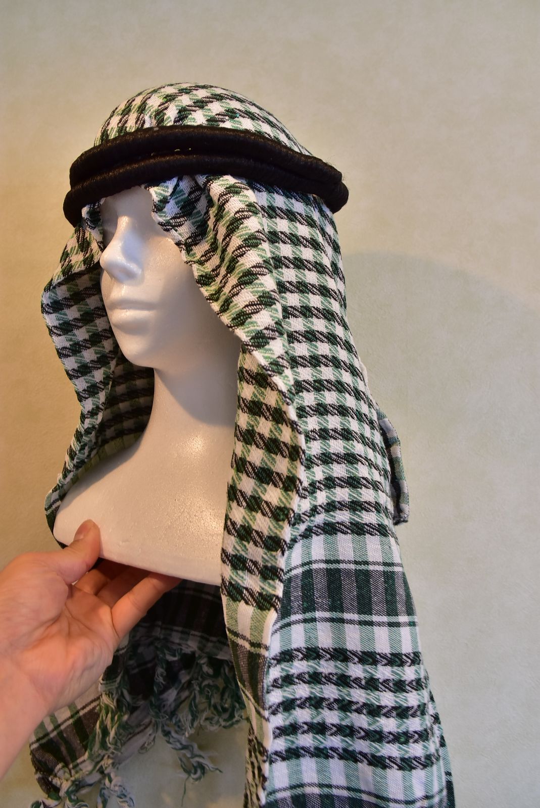 カフィーヤ（クーフィーヤ） アラブの頭巾 ターバン パレスチナ 白黒＋