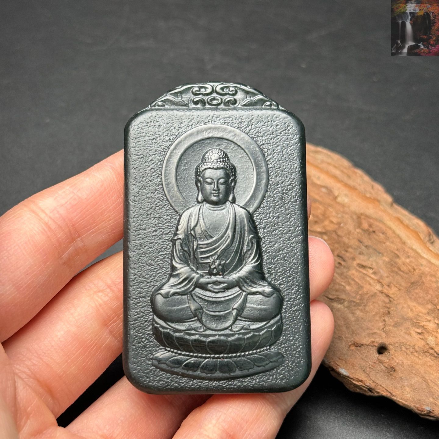 旧家蔵出し 配送 和田玉細密彫 青玉 大日如來像 根付 裝身具 置物 賞物