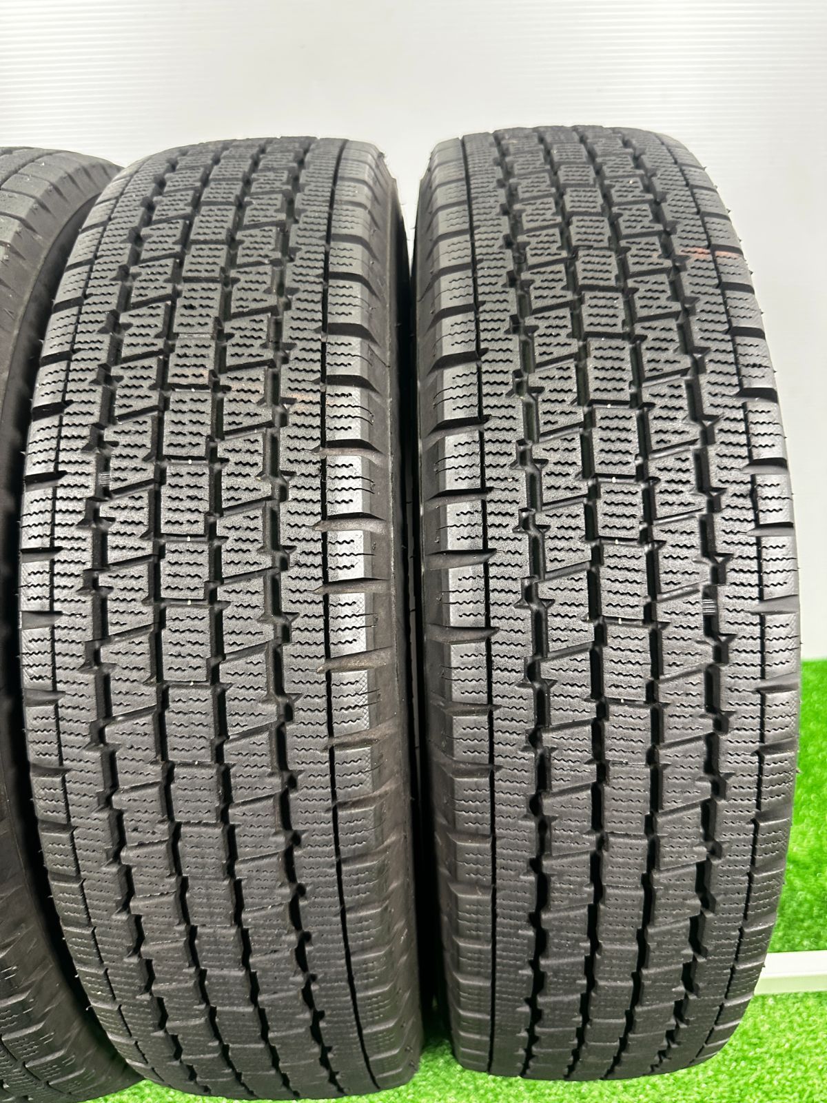 ブリヂストン W300