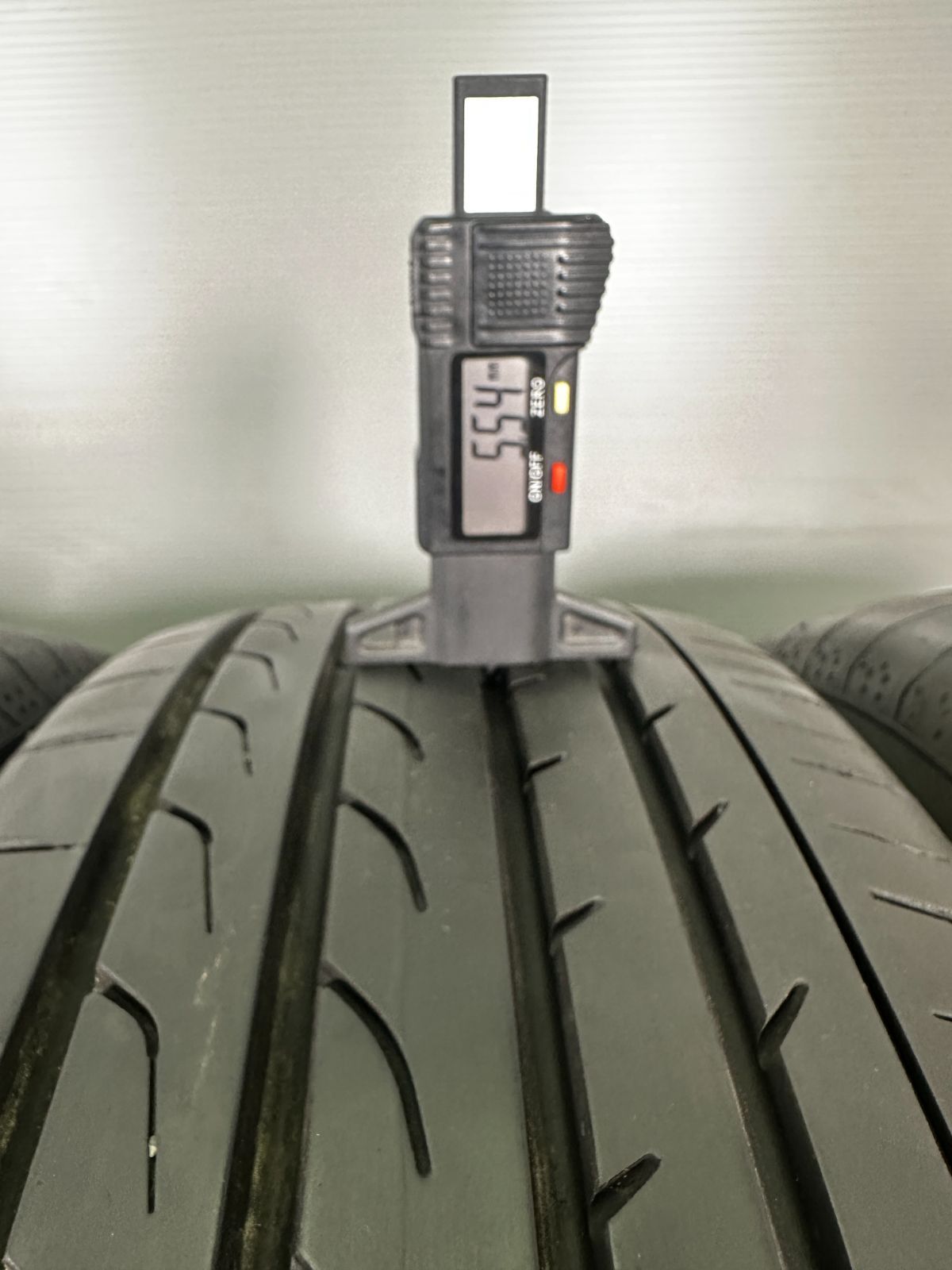 最終値下げ‼️②✅【4本総額18,000円】195/65R15ヨコハマ RV-02 送料無料195/65R15 ヨコハマ RV-02 2019～2020年製 4本 夏タイヤ ノーマル