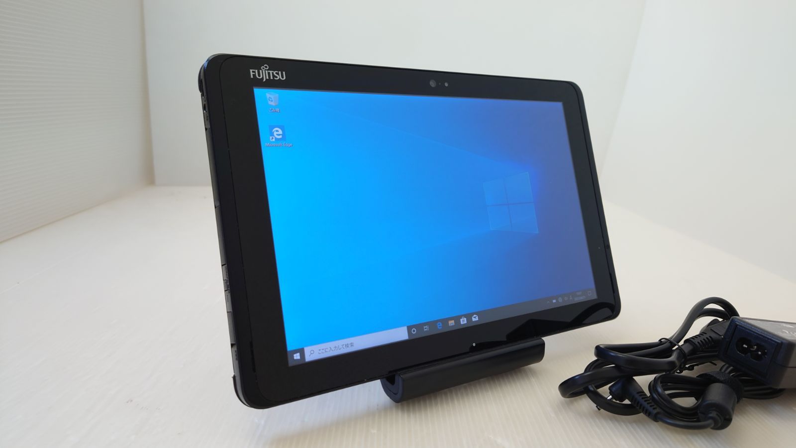 富士通 タブレットARROWS Tab Q507/RB 10.1型 Atom x5-Z8550 1.44GHz 2GB SSD64GB AC付属 windows10 動作品