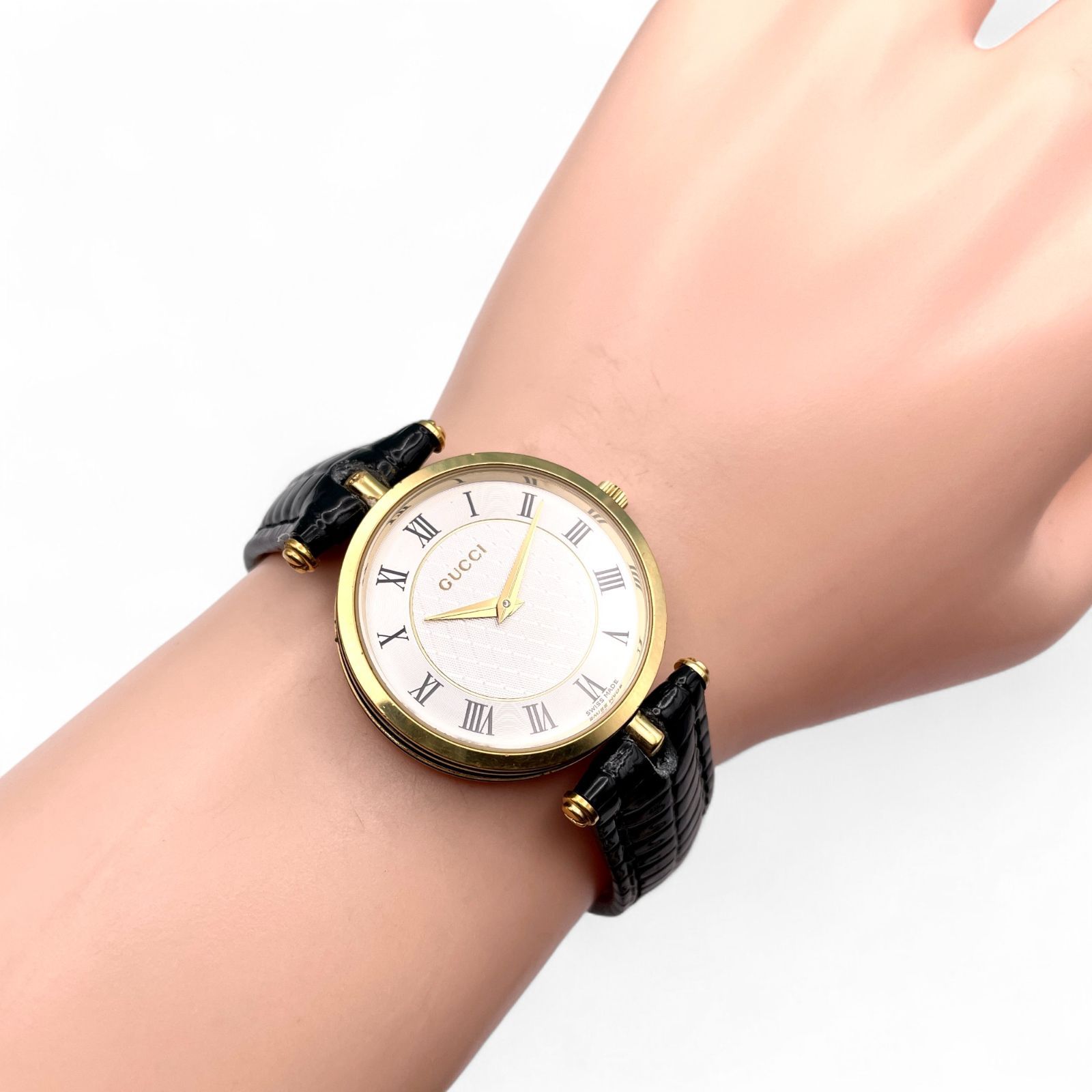 電池交換済】グッチ レディース 腕時計 1500 白文字盤 シェル ゴールド