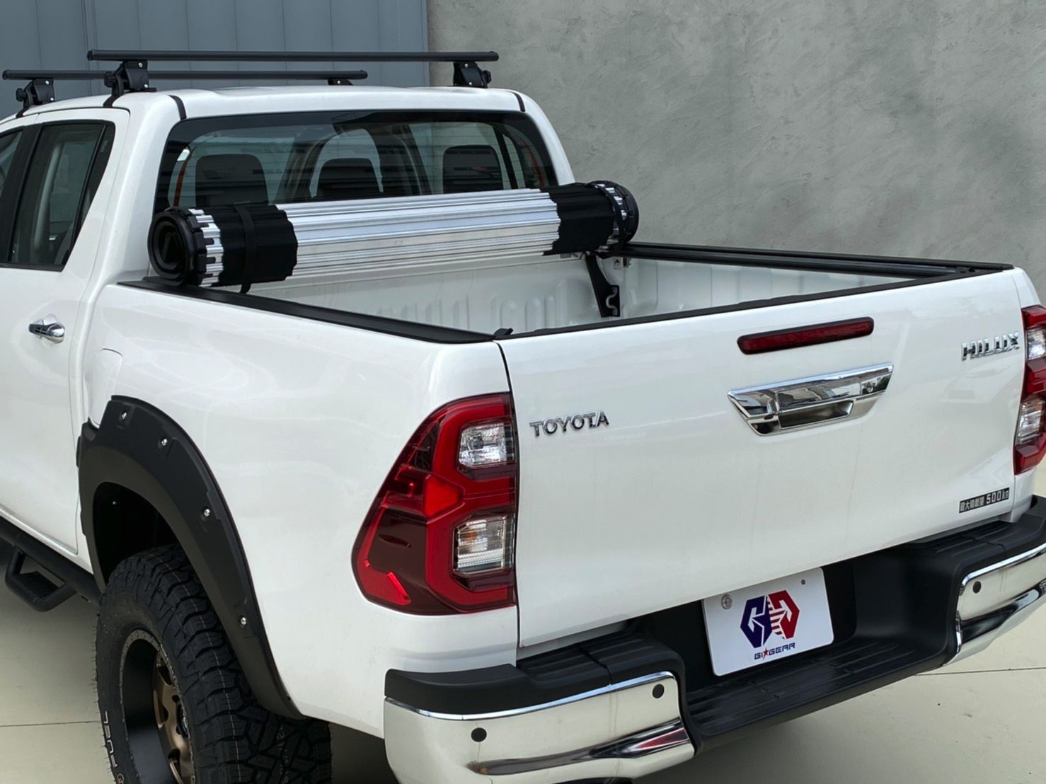 ハイラックスハードトノカバー MS612-OK001