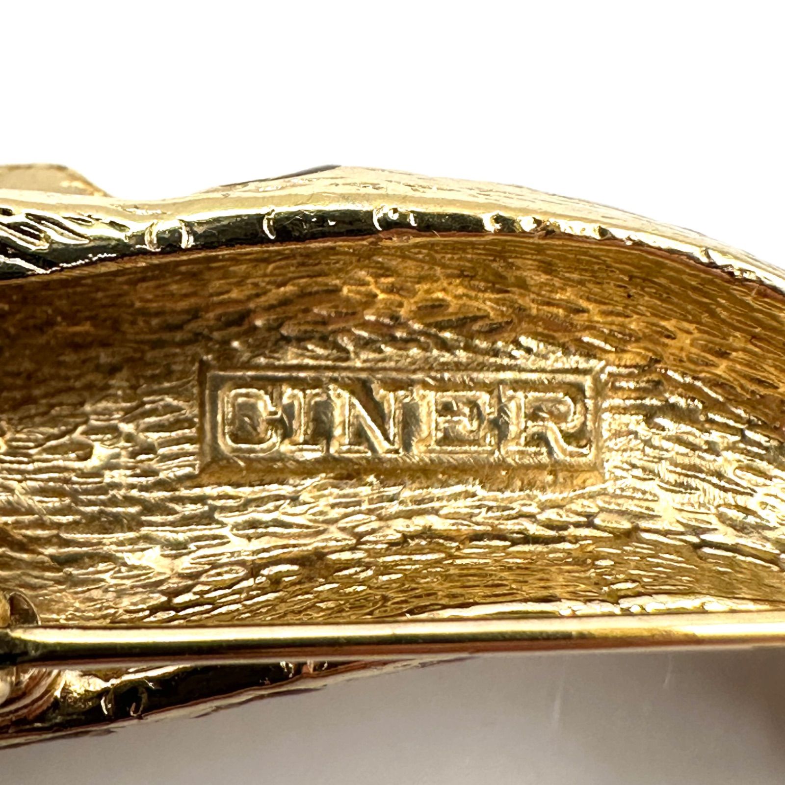 CINER サイナー　ブローチ　花モチーフ　ゴールド CINER サイナー ブローチ 花モチーフ ゴールド レディース