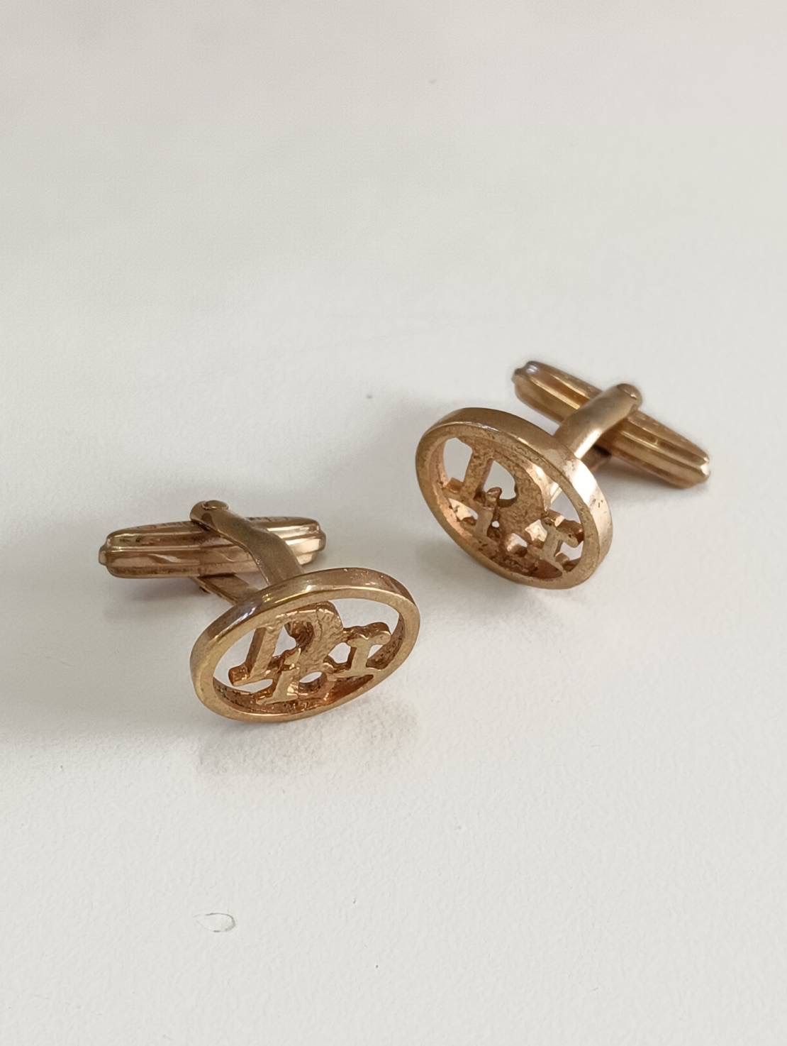 未使用 ディオール ドイツ製 ロゴ カフス ゴールド ヴィンテージ 中古品】 Christian Diorクリスチャンディオール Diorロゴ