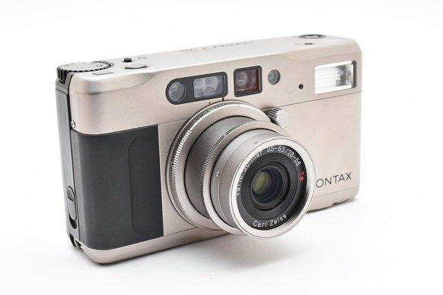  CONTAX TVS コンパクトフィルムカメラ カールツァイスVario Sonnar搭載 ケース＆リチウム電池付き 液晶漏れわずか 全体 フィルムならではのクラシック描写 フィルムカメラ カメラ