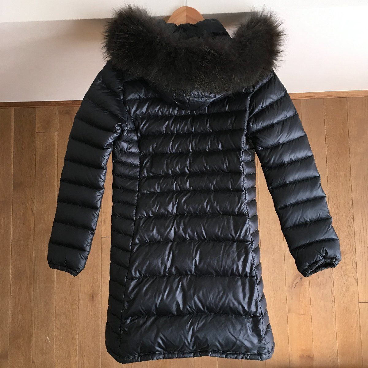 美品 デュベティカ Acca ダウンコート フォックスファー サイズ40 L ☆美品☆DUVETICA KAPPA ダウンコート FOXファー付き 黒 40