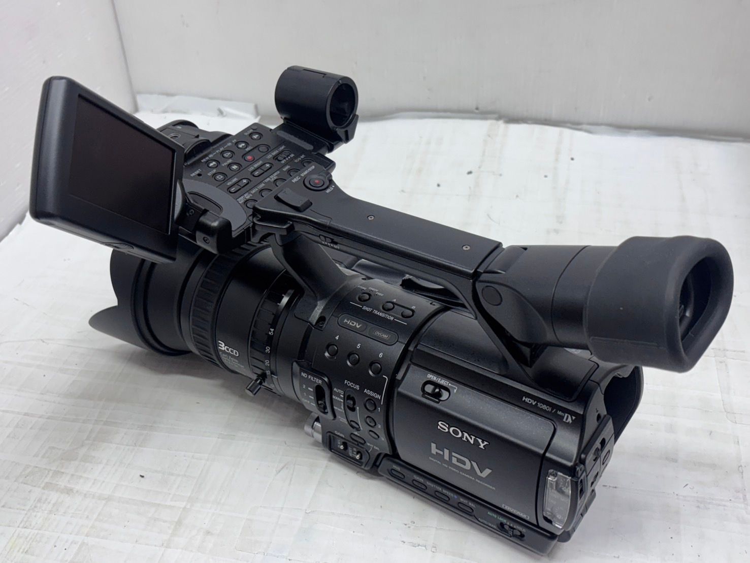  h 8830ソニー HVR-Z 1 J ビデオカメラ コンデンサーマイク バッテリー AC-VQ 1050 業務用ビデオカメラ本体 ビデオカメラ