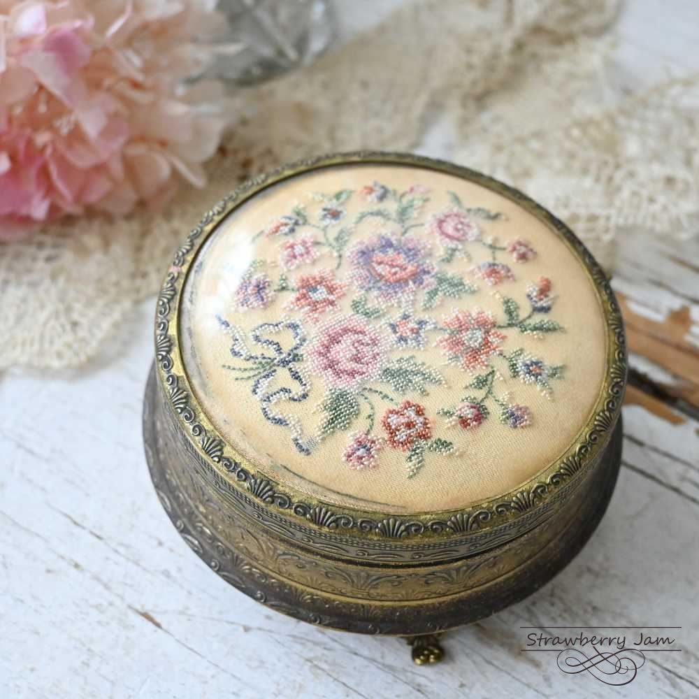 プチポワンアンティークアクセサリーケース