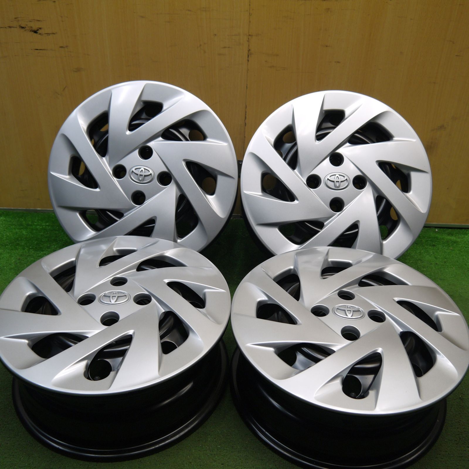 【未使用】アクア純正15インチ ホイールセット 6J 4穴 PCD100 DUNLOP 4本 アクア フィット キューブ 新品 15インチ 黒 アルミ