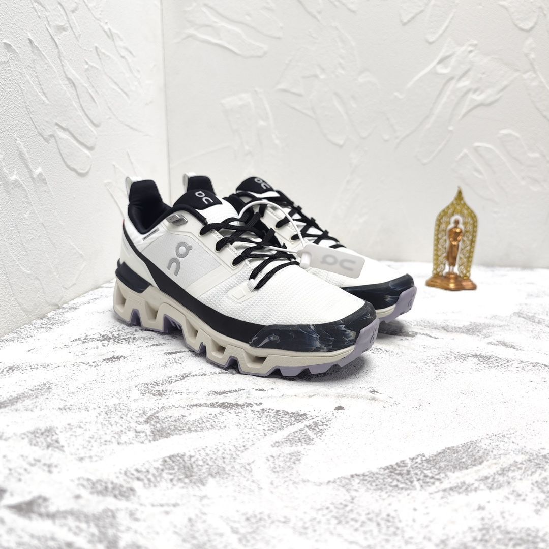 ON オン　スニーカー　ウォータープルーフ　size:24 タグ付き未使用 ON オン スニーカー レディース Cloud 5 Waterproof クラウド 5