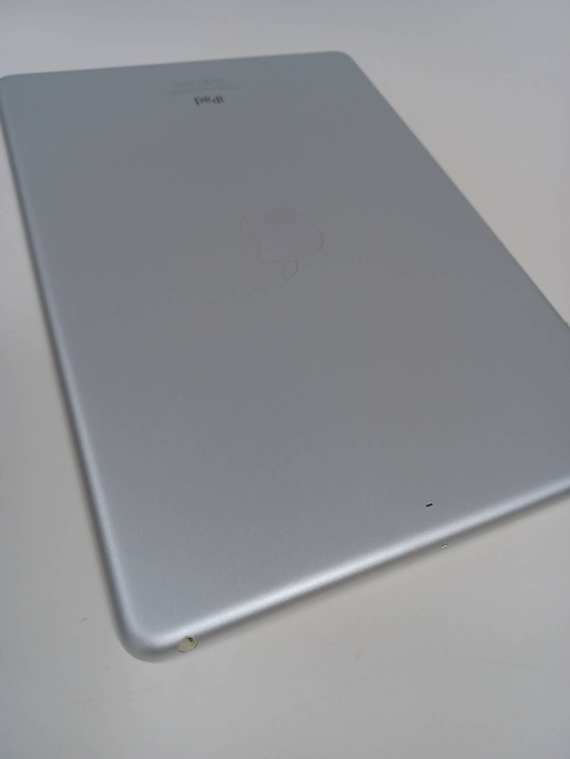 【Wi-Fiモデル】iPad Air 第1世代 FD788J/B (A1474) 16GB