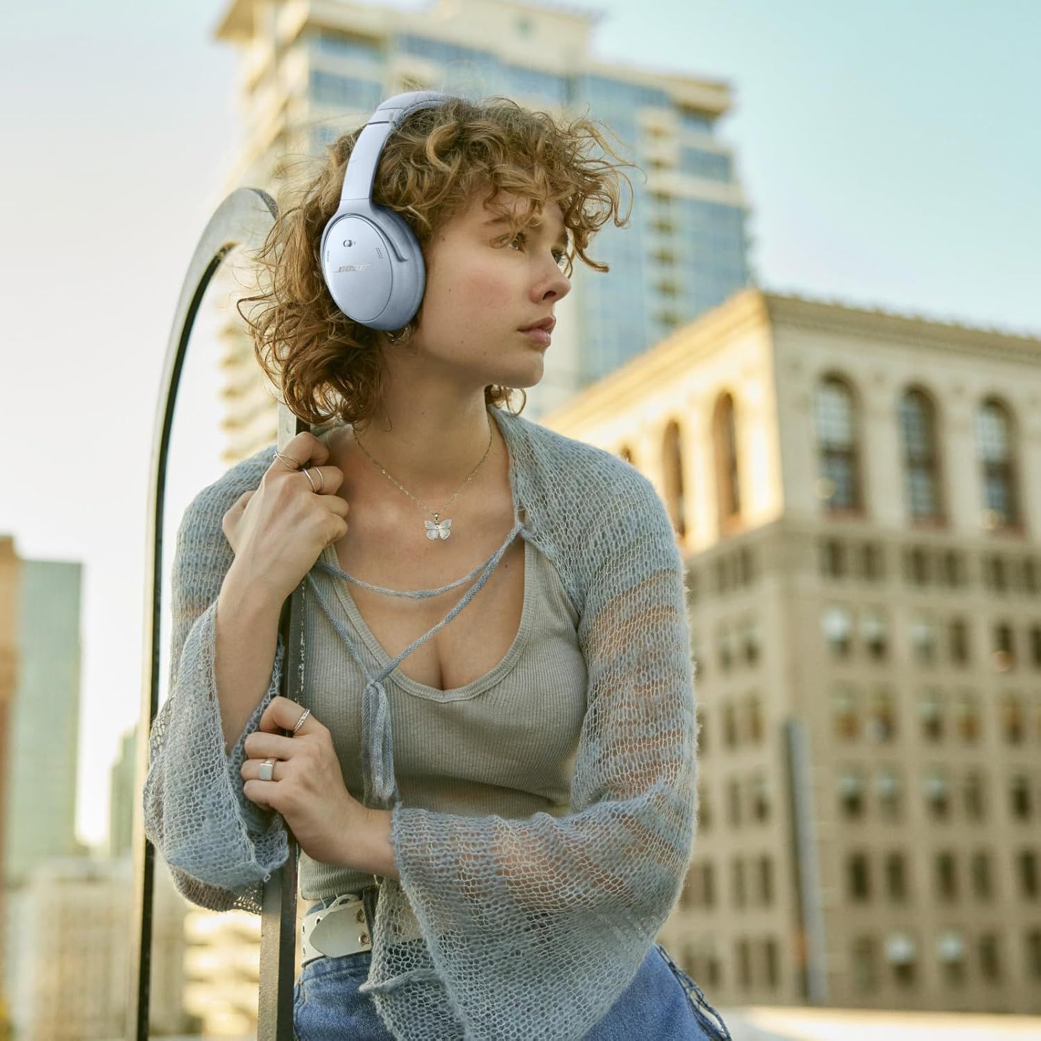 Bose QuietComfort Headphones LE 完全ワイヤレス ノイズキャンセリングヘッドホン Bluetooth接続 マイク付 最大24時間再生 急速充電 ムーンストーンブルー