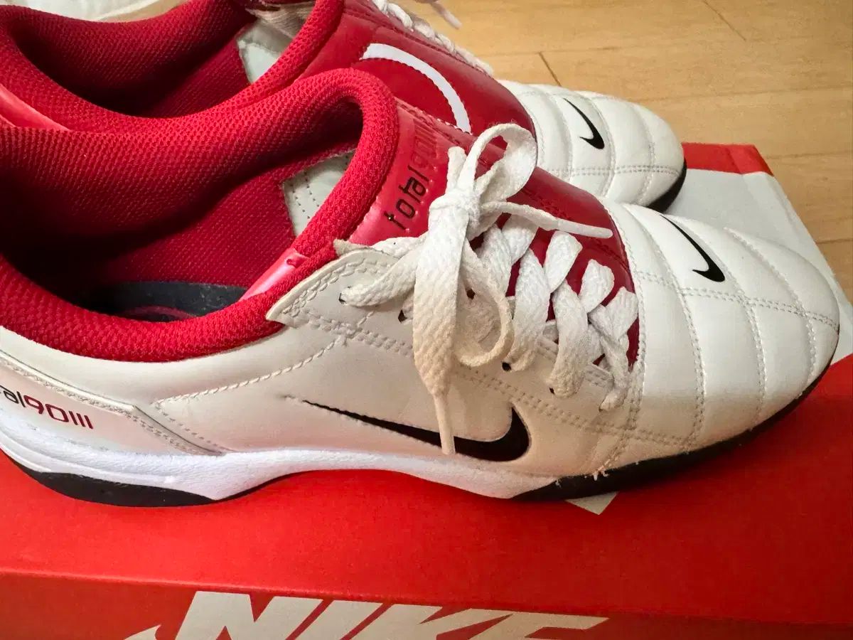 NIKE total90 Ⅲ ホワイト×レッド NIKE トータル90 レッド 26.5 楽天