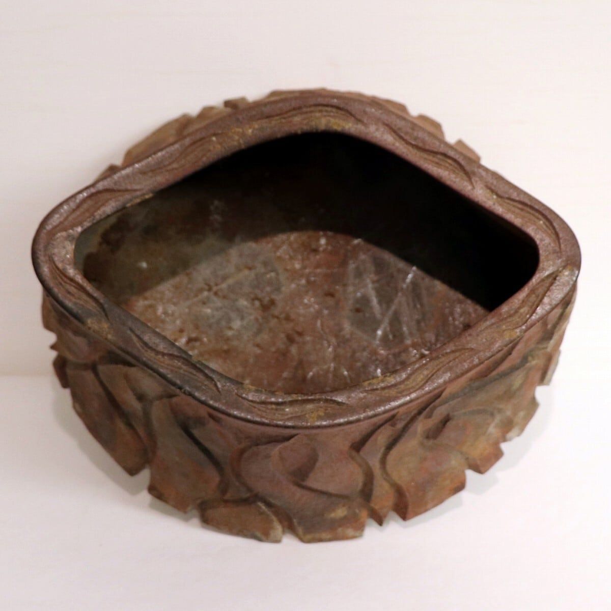 瀬戸内産肥松乾燥30年い以上の材を用いて制作したミニ食蘢大香合です