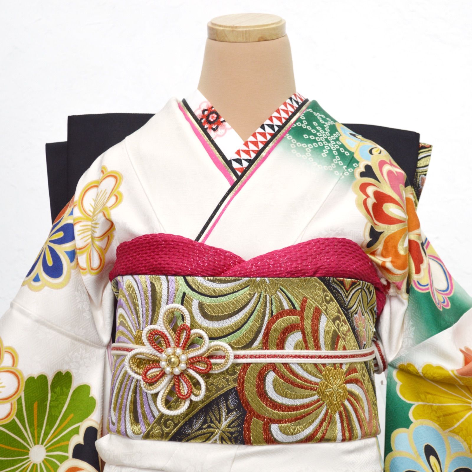 美品》正絹 振袖フルセット S〜Lサイズ 成人式 金駒刺繍 大柄 豪華