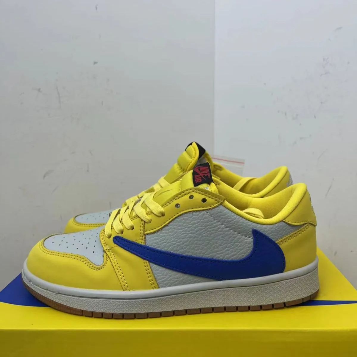 新品未使用 ナイキ Travis Scott x Jordan Air Jordan 1 Low OG Canary Yellow スニーカー