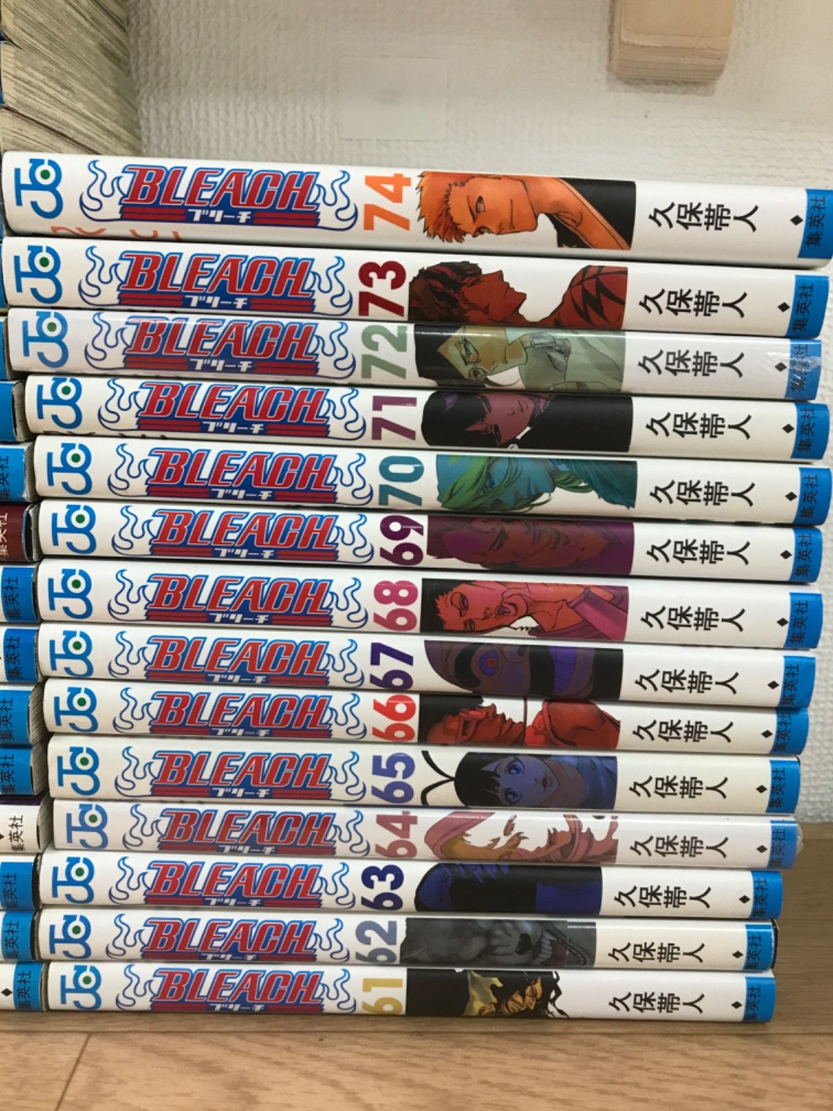 BLEACH 全巻 セット 1〜74 ほか4冊 BLEACH(ブリーチ)1〜74巻 全巻セット+関連本4冊 Amazon.co.jp:
