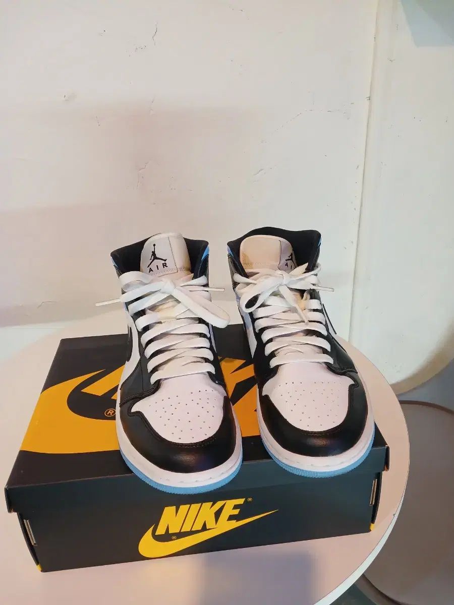  A級 ジョーダンミッド ユニバーシティ ブルー 275 シューズ(男性用) バスケットボール