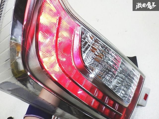 30系プリウス後期　 ZVW純正ツーリングヘッドライト左 2025，送料無料 点灯OK 30 プリウス 後期 ZVW30 純正 LED 左 ヘッド