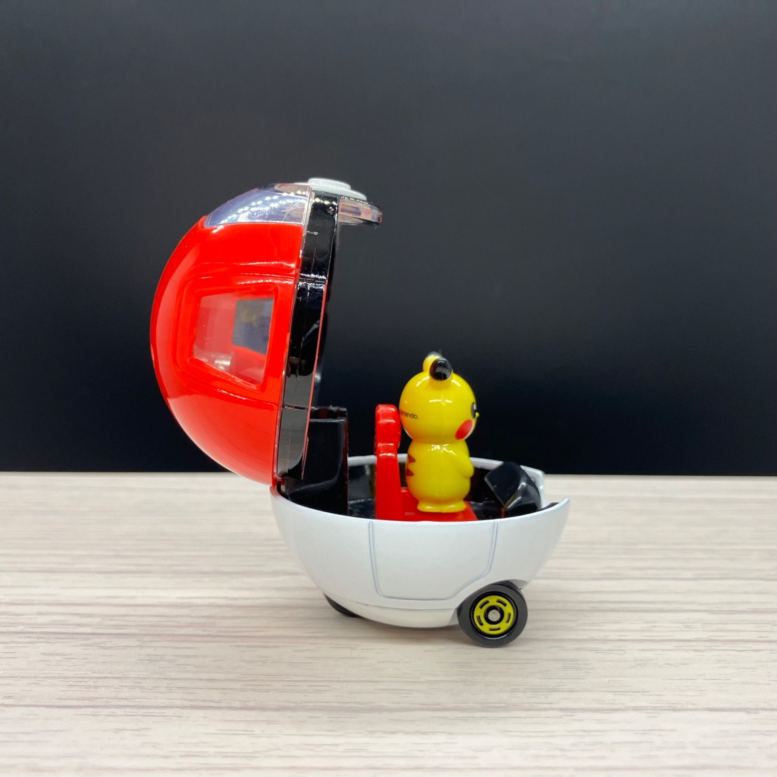 トミカ ライドオンR10 ピカチュウ＆モンスターボールカー 【④