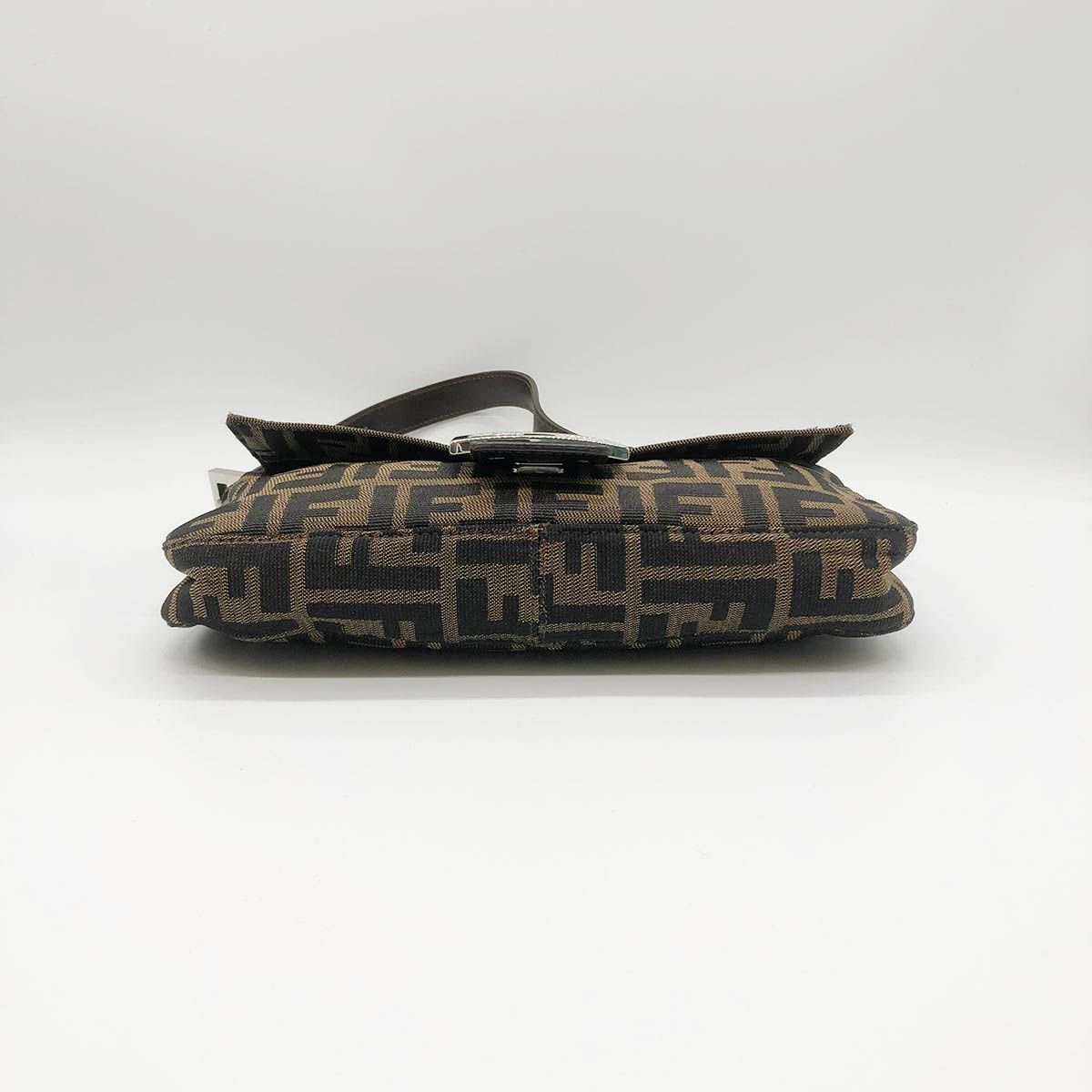 美品 FENDI フェンディ ズッカ マンマバケット ショルダーバッグ 美品 FENDI フェンディ ズッカ マンマバケット ショルダーバッグ