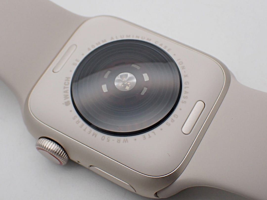 Apple Watch SE 第2世代 GPS 40mm スターライトアルミニウムケース