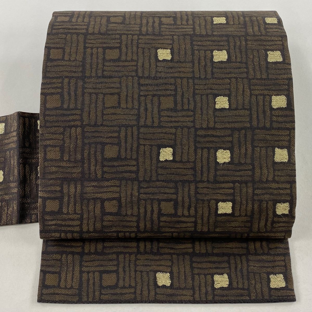 名古屋帯 秀品 幾何学 金糸 焦茶色 正絹