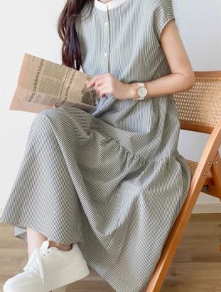 韓円の襟のゆったりとした小さい縞のノースリーブのワンピースの女性の夏の文芸甘いタンクトップのスカートを結びます