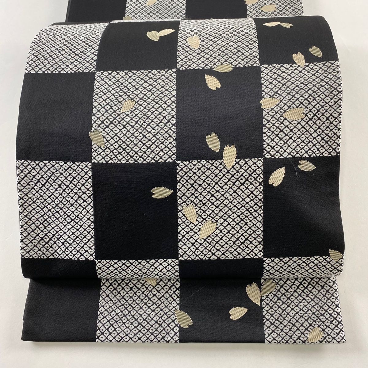 袋帯 変わり市松 菱 ダイヤ柄 黒 白 モノトーン 艶やか 金糸 正絹 美しい織り カジュアル 新品 仕立て上がり みやがわ sb51127 新品 袋帯 正絹 絹 変わり市松 菱 ダイヤ柄 黒 白