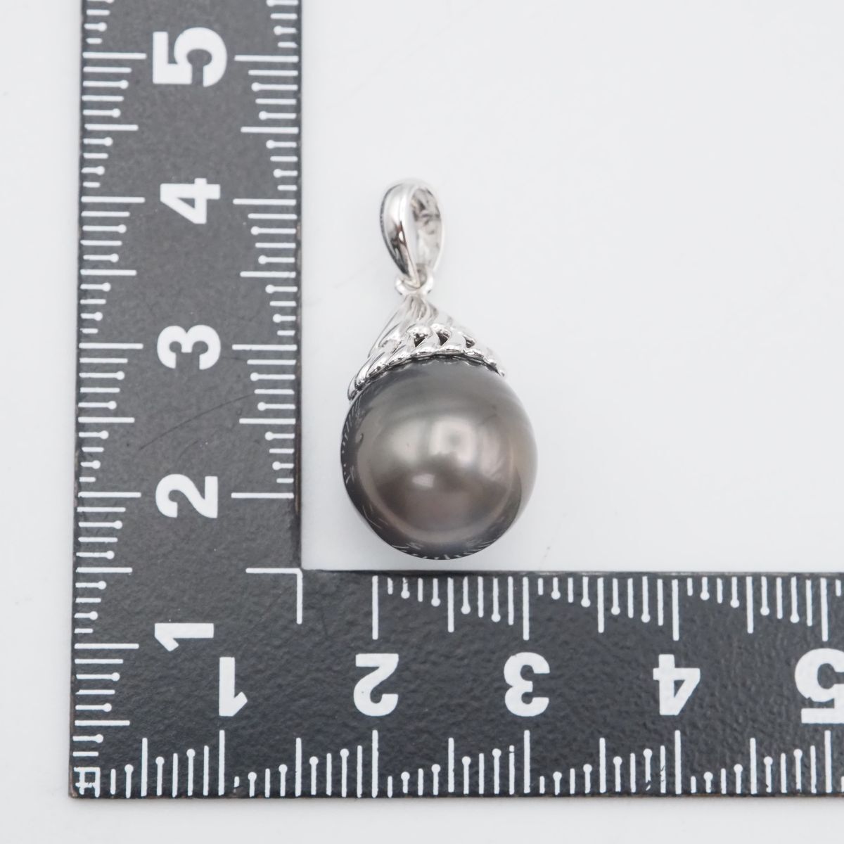 デザイン チャーム