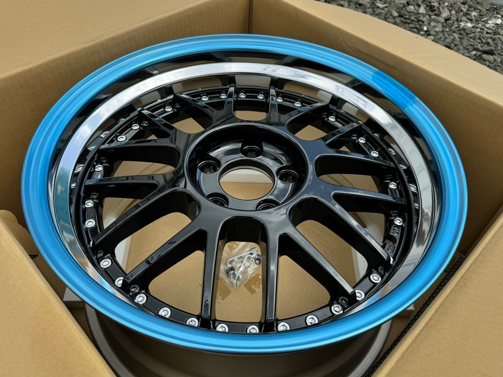 アウディQ5 スタッドレスタイヤ ホイールセットバリ山 112 タイヤ