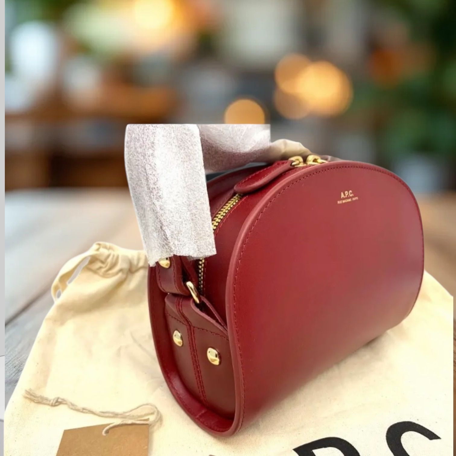 A.P.C. ミニ ハーフムーンバッグ ガーネット 新品！ - メルカリ