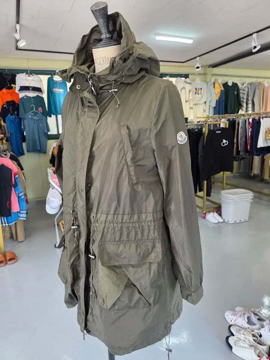 【MONCLER】モンクレール ナイロンジャケット コート カーキ ヴィンテージ ナイロンジャケット サーモンピンク、カーキ ヴィンテージ MONCLER