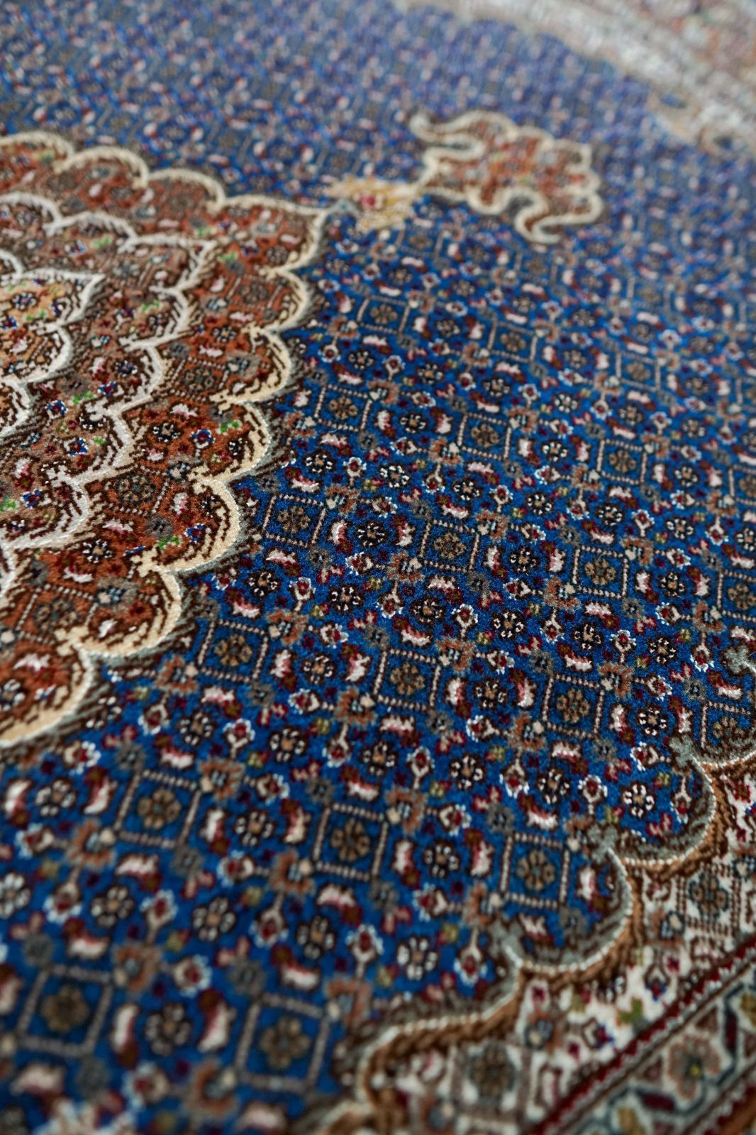 ペルシャ絨毯 タブリーズ産