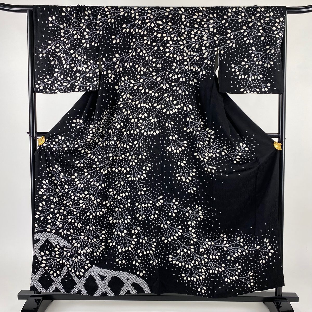 訪問着 身丈158cm 裄丈67cm M 袷 枝花 絞り 黒 正絹 秀品 【中古