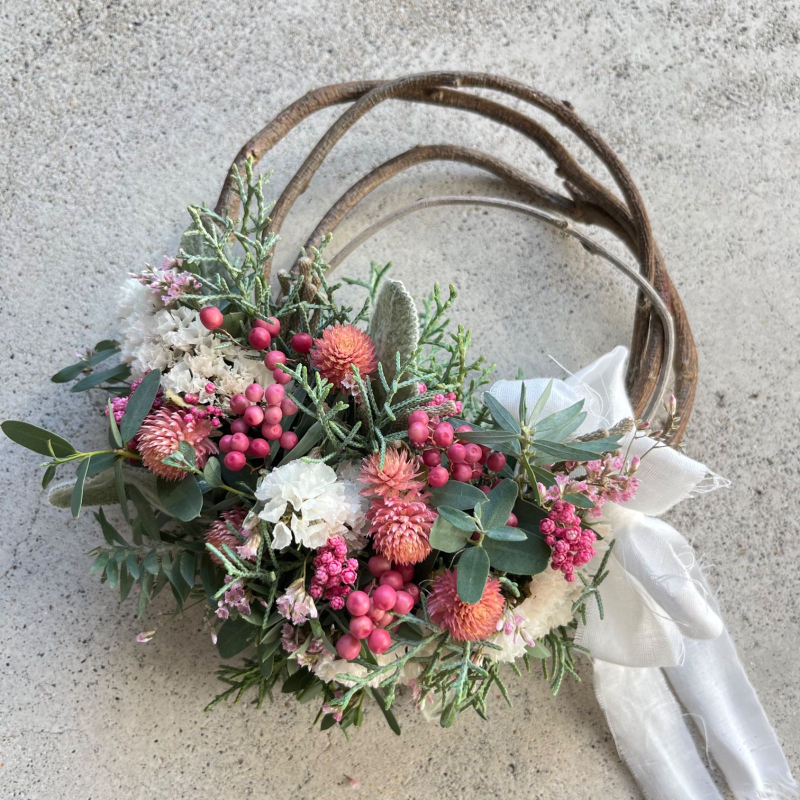 ドライフラワーリース ピンクリース 冬リース 約20㎝ コニファー  
