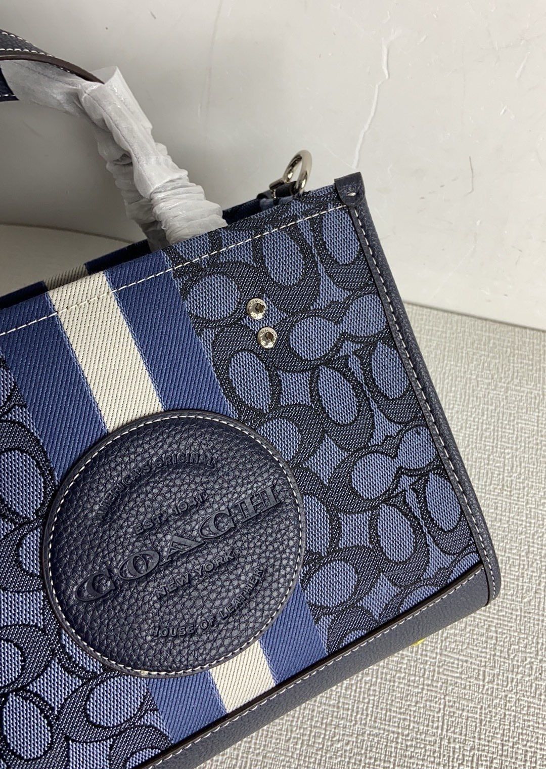 COACH デンプシー 22 シグネチャージャカード トート 新品未使用