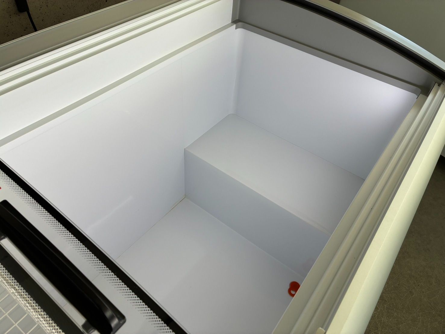 JCMCS-330L 冷凍ショーケース W1511×D694×H850 100V ラウンド扉