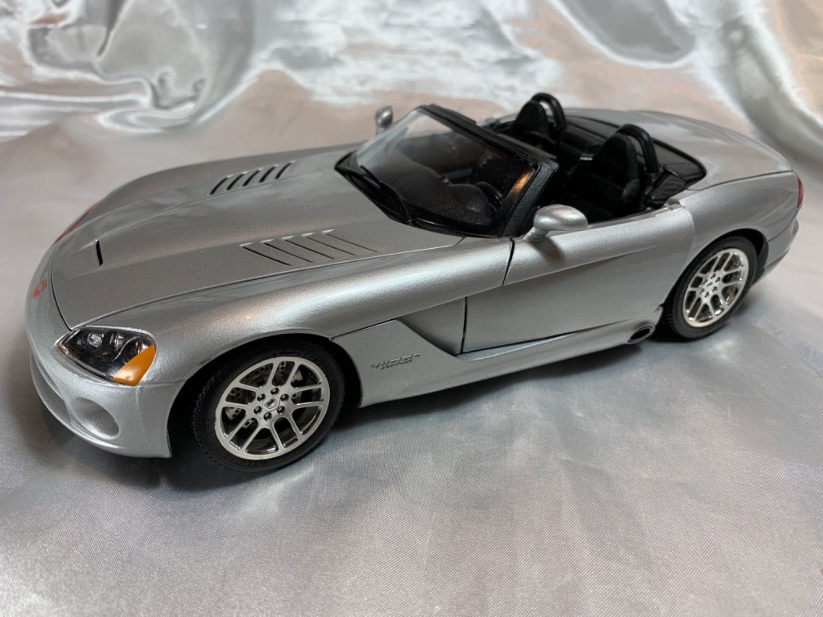 1/18 AUTOart ダッジ バイパー SRT-10 コンバーチブル 1/18 AUTOart ダッジ バイパー SRT-10 コンバーチブル