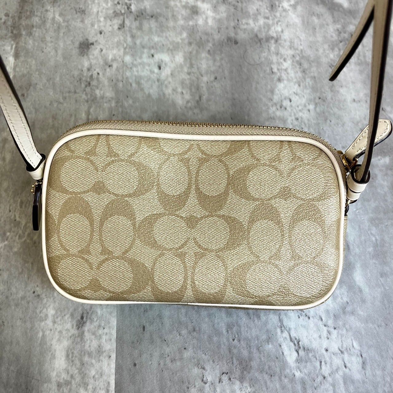 良品】COACH PVCレザー シグネチャー ゴールド金具 ショルダーバッグ 