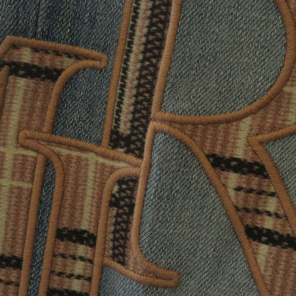 アミリ AMIRI ダメージ デニム 刺繍ロゴ AMIRI (アミリ) デニム ピンクパッチ 刺繍 W34 ライトブルー