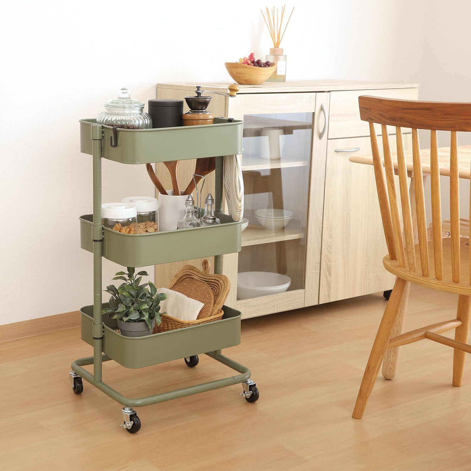 高さが調整できるワゴン マルシェ 　グリーン　キッチン　リビング 高さが調整できるワゴン マルシェ グリーン キッチン リビング - メルカリ