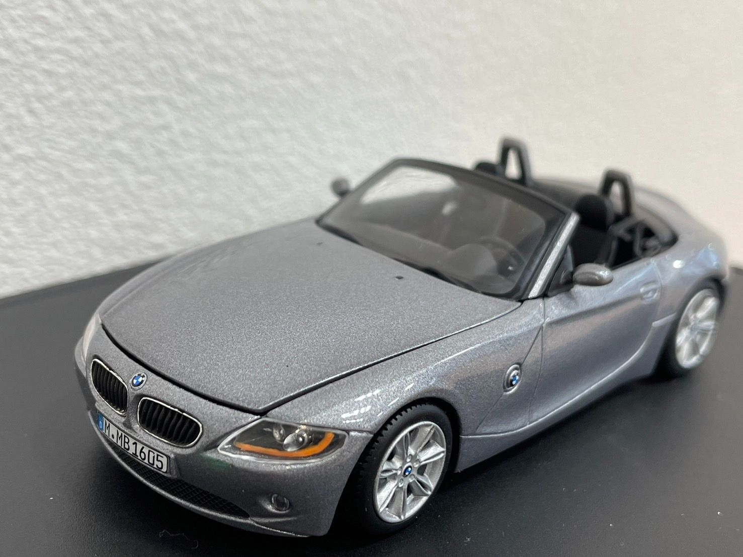 BMW　Z4ミニカー　KGID