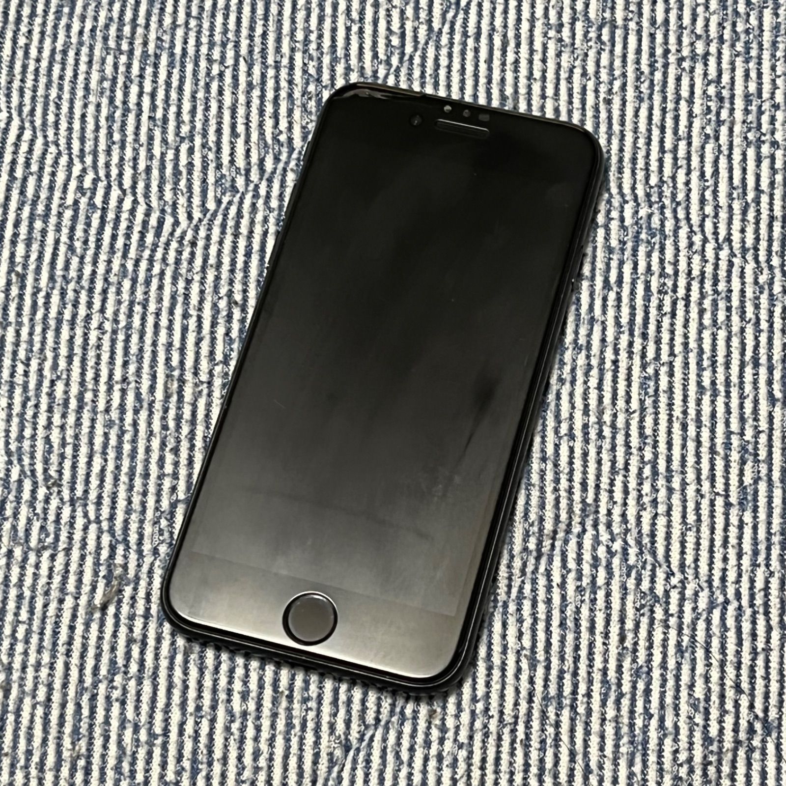 iPhone SE 64GB 黒 SIMロック解除済 保証22/10/9まで - メルカリ