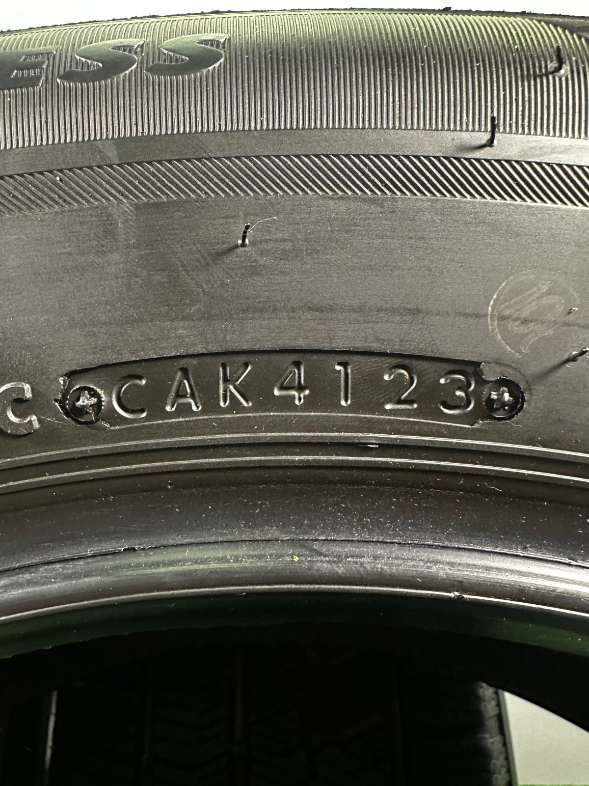  225 60 R 17 ブリヂストン VRX 2 製 4本 冬タイヤ スタッドレス TA 093 17インチ スタッドレス