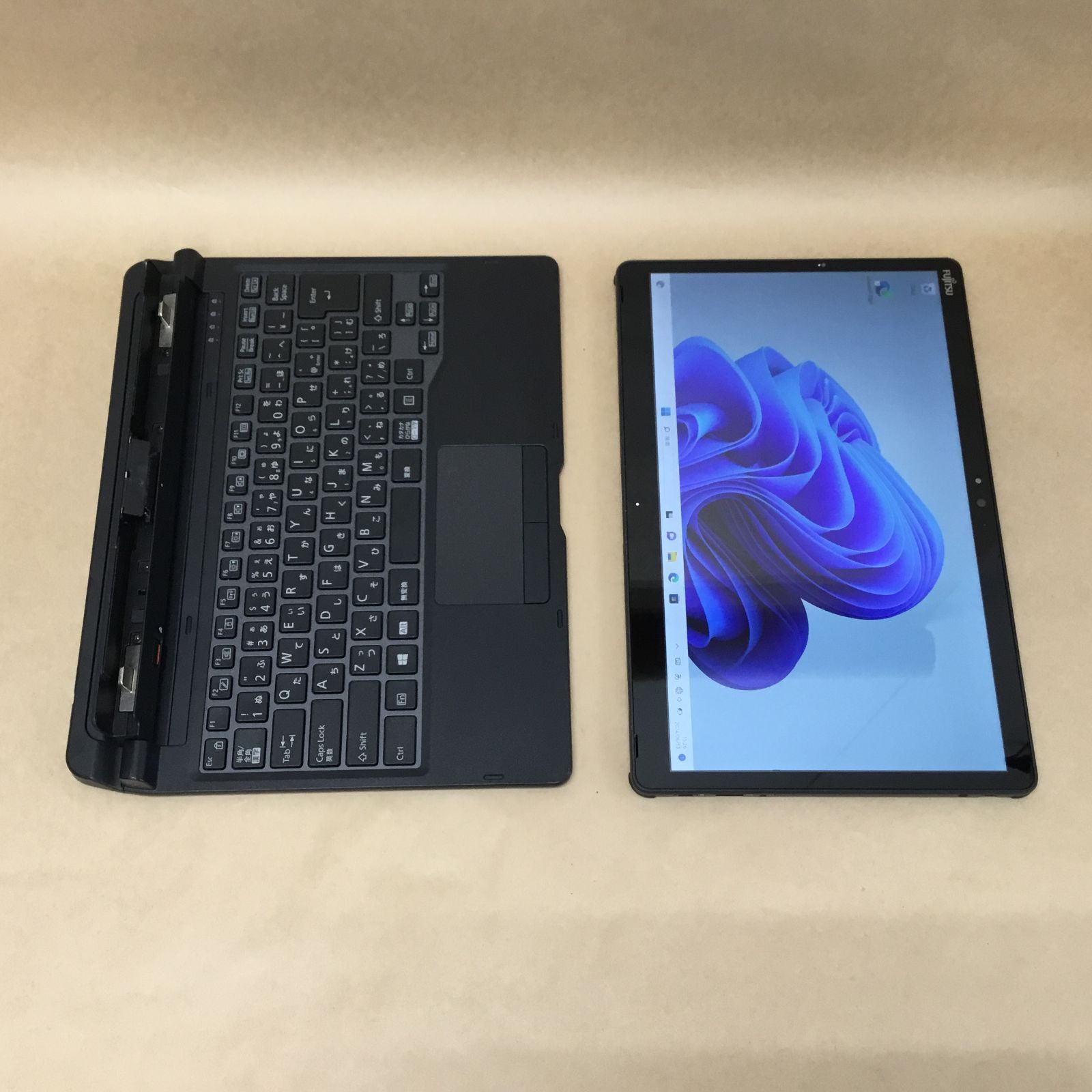 ARROWS Tab Q738 i5-7300U/4GB/256GB SSD Fujitsu ARROWS Tab