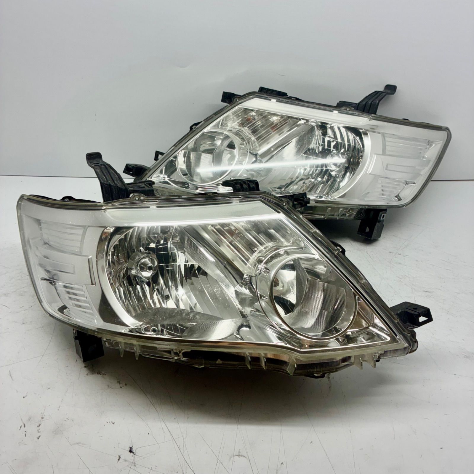 C25セレナ後期ヘッドライト左右 人気