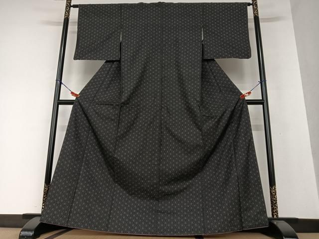 平和屋着物●本場大島紬　7マルキ　麻の葉文様　黒地　正絹　逸品　AAAV7390zg 平和屋着物○本場大島紬 7マルキ 麻の葉文様 黒地 正絹 逸品