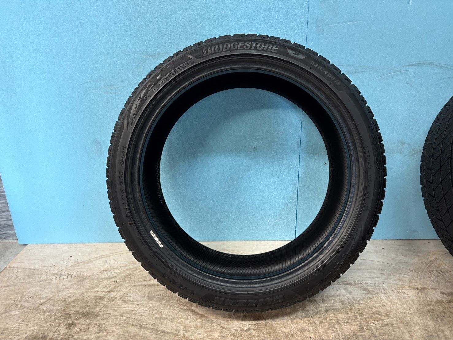 スタッドレスタイヤ ブリヂストン 18インチ R18No1